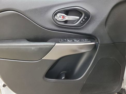 Used 2019 Jeep Cherokee Limited image 22