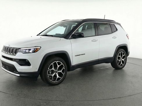 Used 2025 Jeep Compass Limited image 3