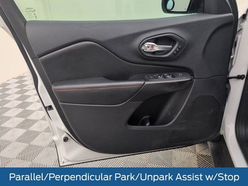 Used 2020 Jeep Cherokee Trailhawk image 39