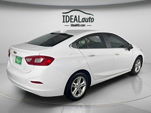 Used 2017 Chevrolet Cruze LT w/ Convenience Package image 5