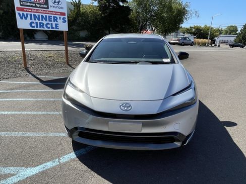 Used 2024 Toyota Prius XLE FWD image 8
