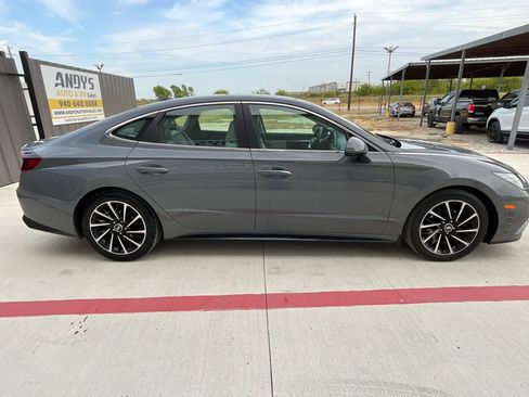 Used 2021 Hyundai Sonata Limited w/ Preferred Accessory Package FWD image 11