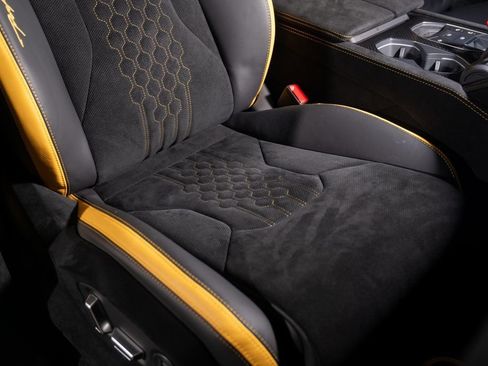 Used 2024 Lamborghini Urus Performante AWD/4WD image 19