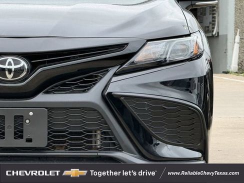 Used 2023 Toyota Camry SE FWD image 4