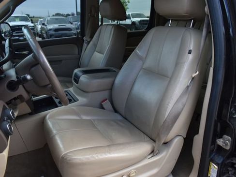 Used 2011 GMC Yukon XL SLT w/ SLT-2 Equipment Package AWD/4WD image 14