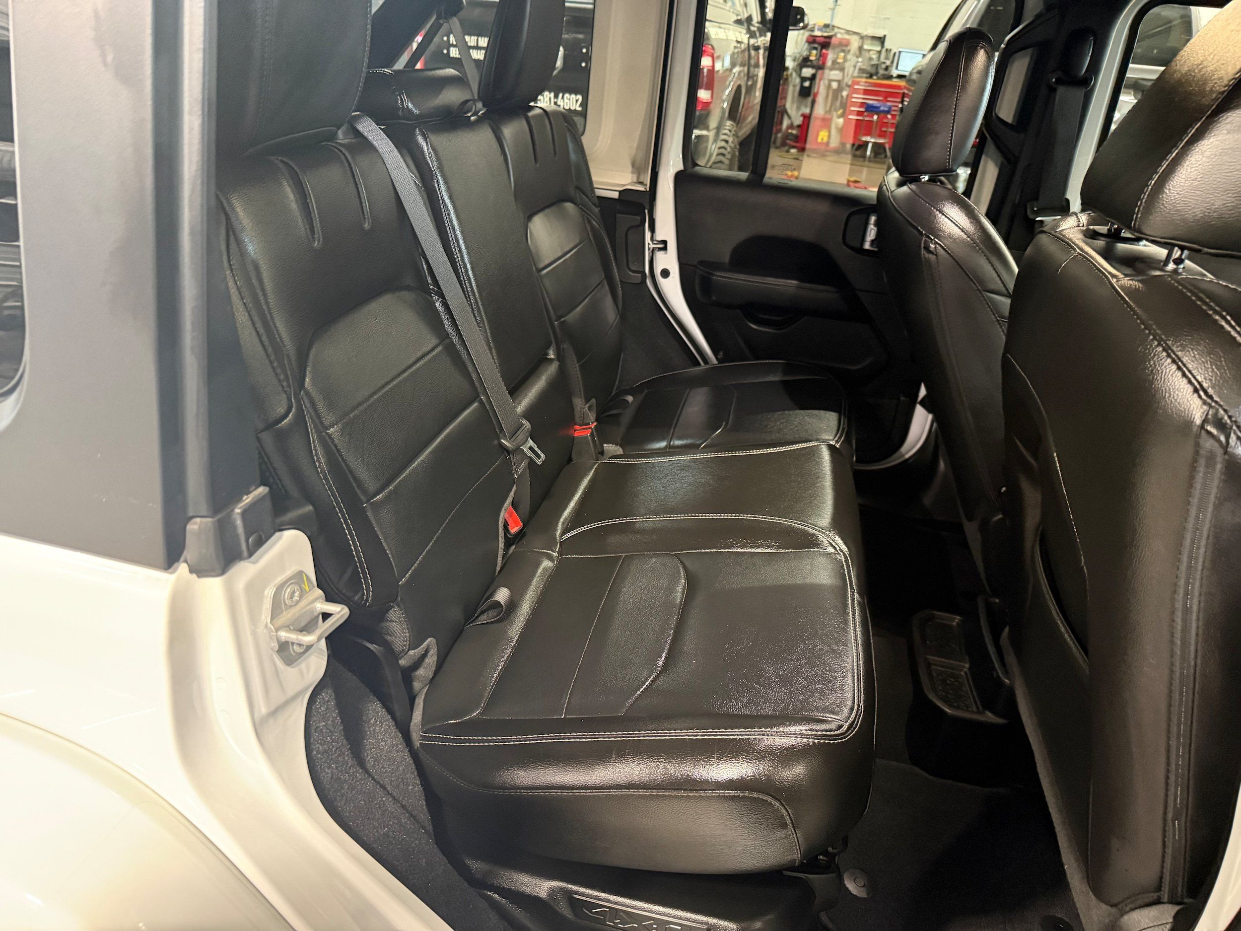 Used 2022 Jeep Wrangler Unlimited Sahara w/ Cold Weather Group AWD/4WD image 14