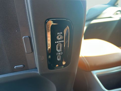 Used 2026 Chrysler Pacifica Pinnacle w/ Trailer Tow Group FWD image 90