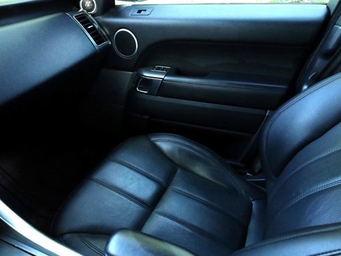 Used 2017 Land Rover Range Rover Sport SE image 13