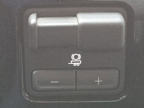 Used 2025 GMC Sierra 2500 SLE w/ SLE Value Package; image 11