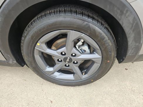 Used 2025 Kia K4 LXS image 25