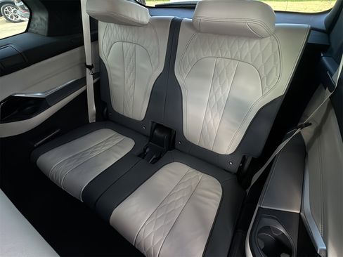 Used 2023 BMW X7 xDrive40i w/ Executive Package image 16