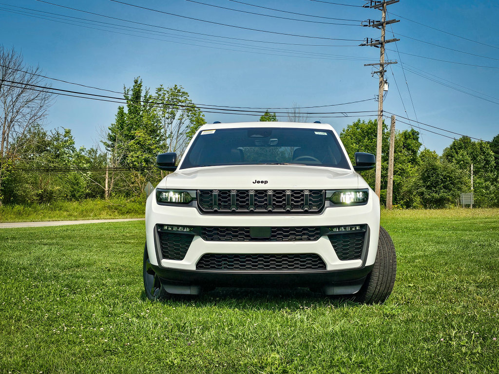 New 2026 Jeep Grand Cherokee Limited AWD/4WD image 8