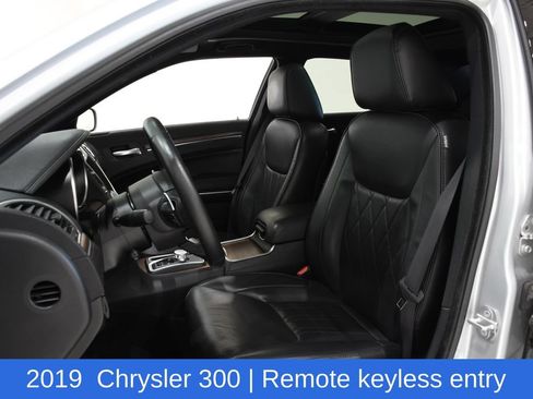 Used 2019 Chrysler 300 C w/ Harman/Kardon Audio Group RWD image 22