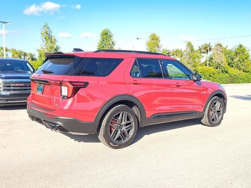 Certified 2025 Ford Explorer ST image 9