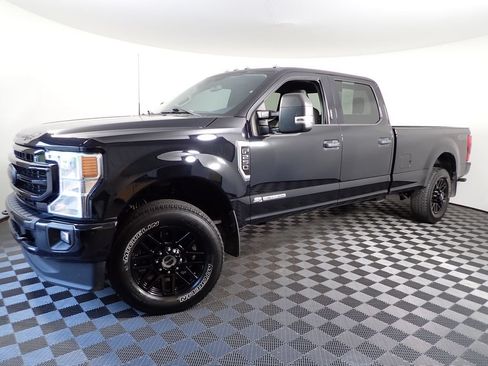 Used 2022 Ford F250 XLT w/ Black Appearance Package AWD/4WD image 12