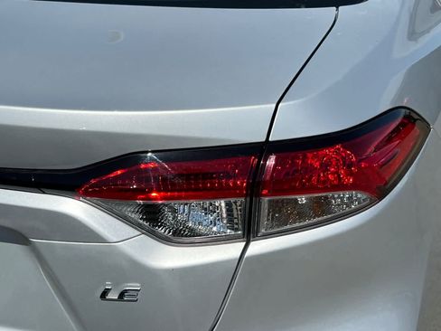 Used 2020 Toyota Corolla LE FWD image 18