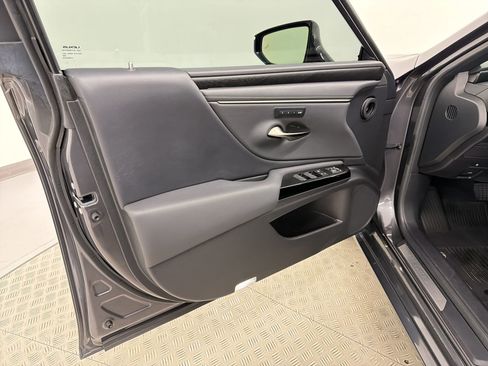 Used 2023 Lexus ES 300h w/ Luxury Package FWD image 24