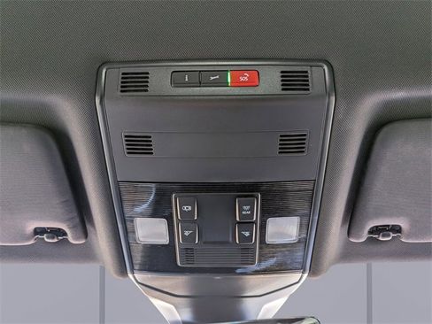 Certified 2025 Volkswagen Jetta Sport image 25