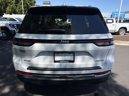 Used 2024 Jeep Grand Cherokee Limited w/ Luxury Tech Group II image 9