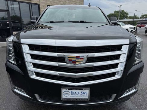 Used 2018 Cadillac Escalade Luxury AWD/4WD image 2