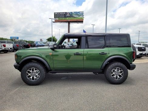 New 2025 Ford Bronco Badlands image 4