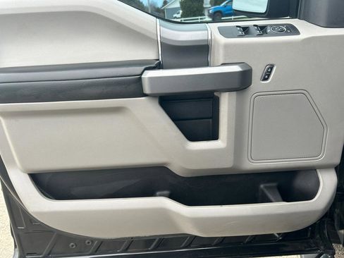 Used 2016 Ford F150 XLT w/ Equipment Group 302A Luxury image 8