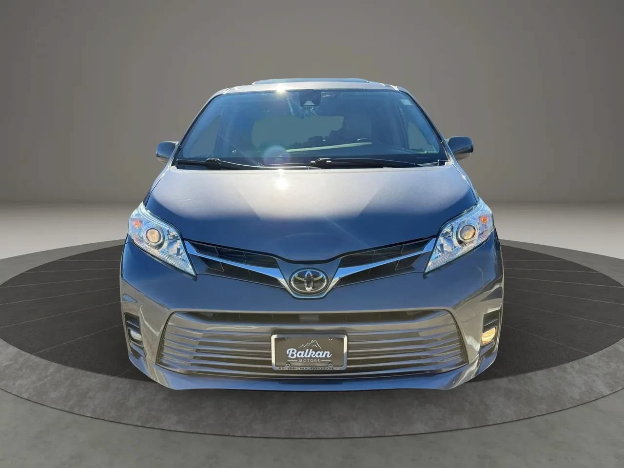 Used 2018 Toyota Sienna XLE w/ XLE Navigation Package FWD image 10