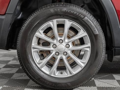 Used 2019 Jeep Cherokee Latitude w/ Popular Appearance Group image 18