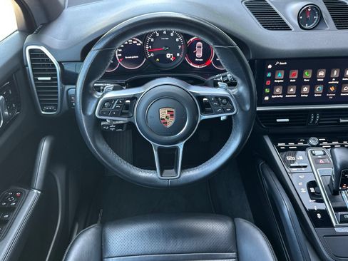 Used 2023 Porsche Cayenne AWD/4WD image 16