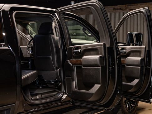 Used 2022 GMC Sierra 2500 Denali w/ Denali Black Diamond Edition image 26
