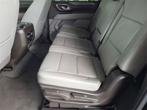 Used 2024 Chevrolet Suburban LT image 16
