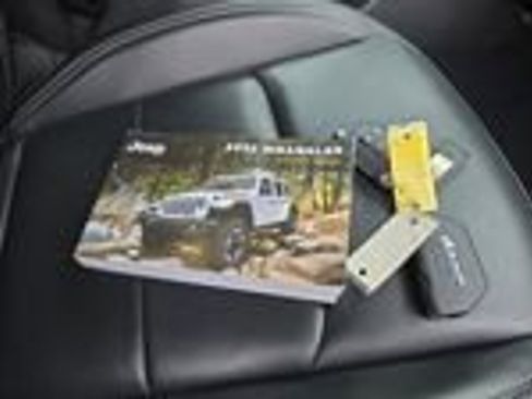 Used 2022 Jeep Wrangler Unlimited Sahara w/ Cold Weather Group AWD/4WD image 19