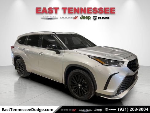 Used 2023 Toyota Highlander XSE FWD image 1
