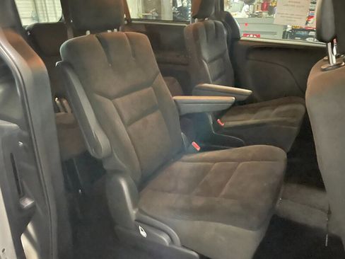 Used 2018 Dodge Grand Caravan SE FWD image 17