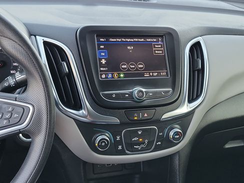 Used 2022 Chevrolet Equinox LT image 11