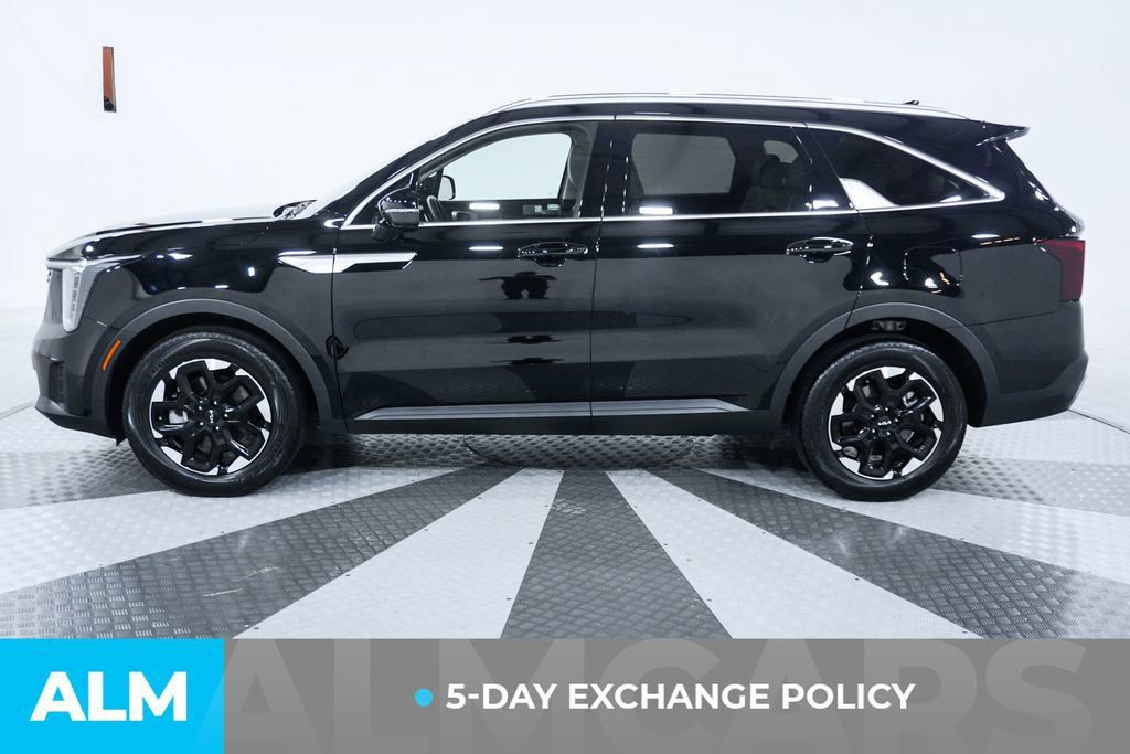 Used 2025 Kia Sorento S w/ Panoramic Sunroof Package FWD image 3