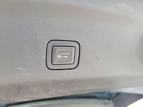 Used 2024 GMC Yukon XL Denali image 18