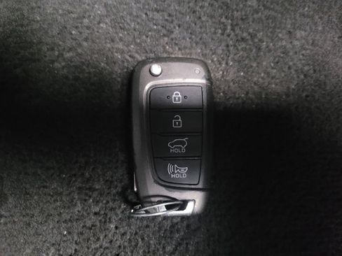 Used 2019 Hyundai Elantra GT image 32