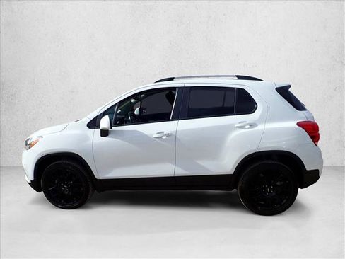 Used 2022 Chevrolet Trax LT w/ Driver Confidence Package image 2