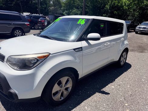Used 2016 Kia Soul FWD image 4