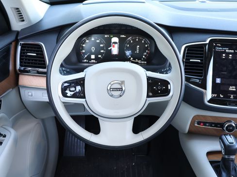 Used 2022 Volvo XC90 T6 Momentum w/ Advanced Package image 17