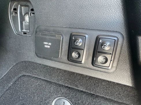 Used 2012 Mercedes-Benz GL 550 4MATIC image 34