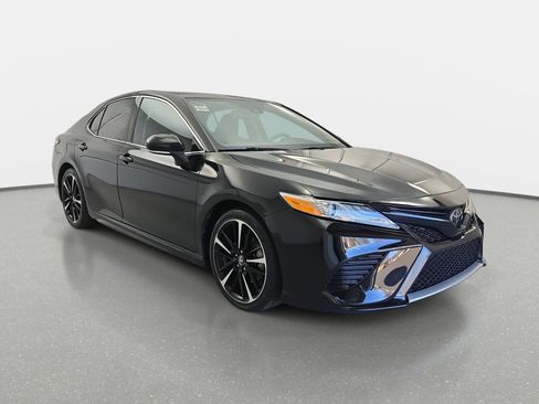 Used 2020 Toyota Camry XSE image 3