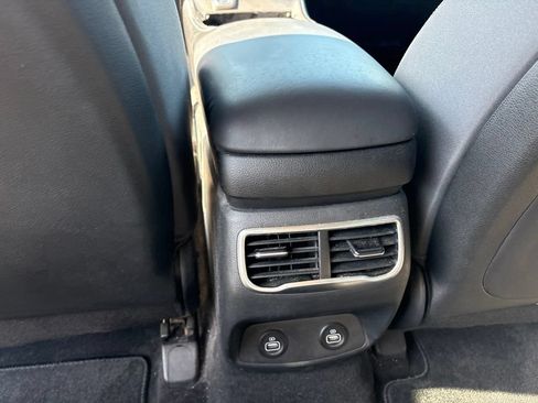 Used 2022 Hyundai Santa Fe SE FWD image 19