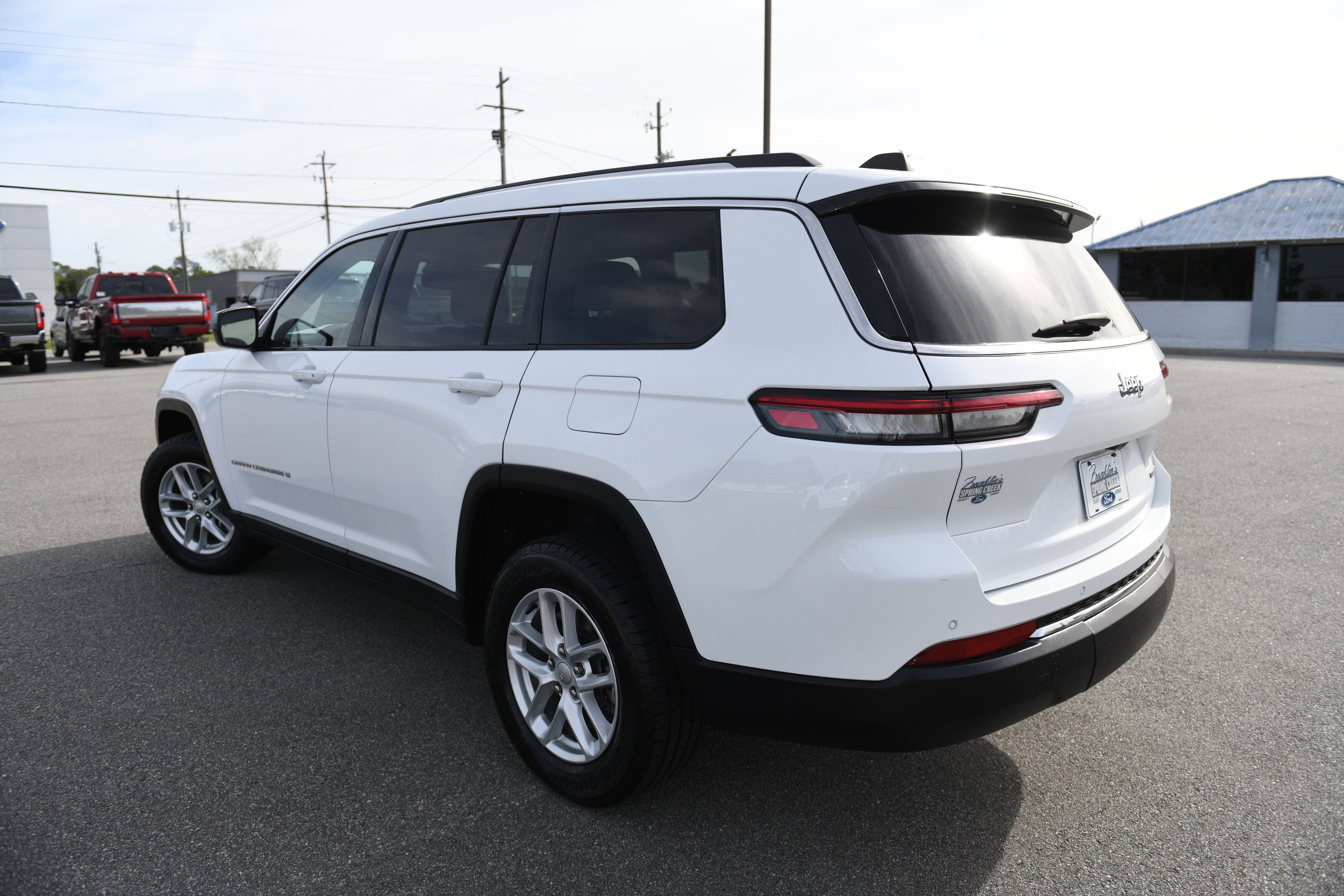 Used 2023 Jeep Grand Cherokee L Laredo RWD image 7