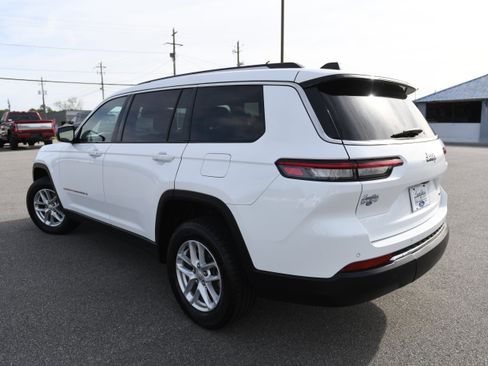 Used 2023 Jeep Grand Cherokee L Laredo RWD image 7