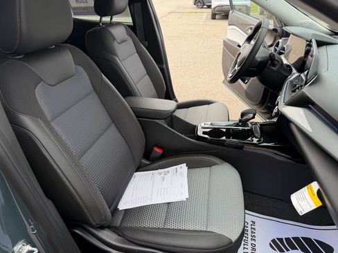 Used 2026 Chevrolet Trax LT w/ LT Convenience Package image 32