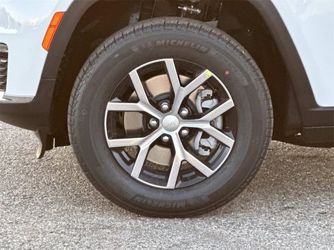 New 2025 Jeep Grand Cherokee L Limited image 8