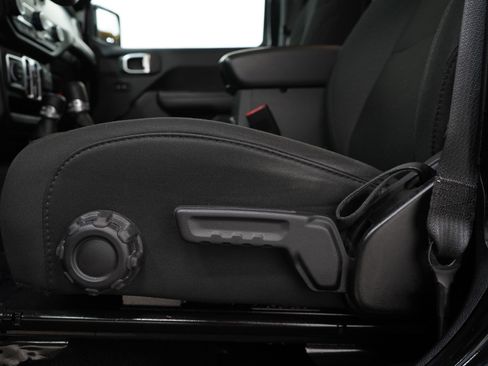 Used 2019 Jeep Wrangler Unlimited Sport S image 21