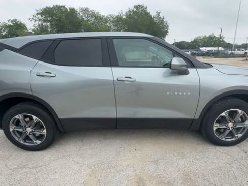 Used 2025 Chevrolet Blazer LT FWD image 9